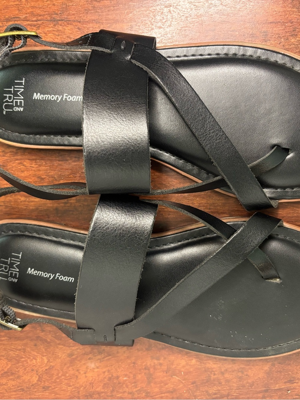 TIME & TRUE NWOT BLACK MEMORY FOAM STRAPPY SANDALS SZ 7 - Picture 5 of 6